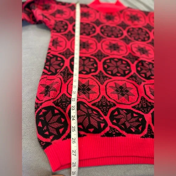 VTG 80s Sz: M Andrew St. John Pink Black Holiday Snowflake Geometric Sweater